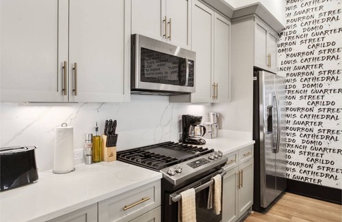 Central Business District Casa | Roami at The Brandywine | Heated Pool |4 Bed Combo