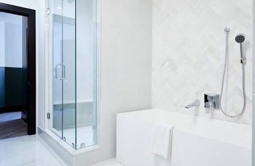Central Business District Casa | Roami at The Brandywine | Pool | 3 Bed Penthouse