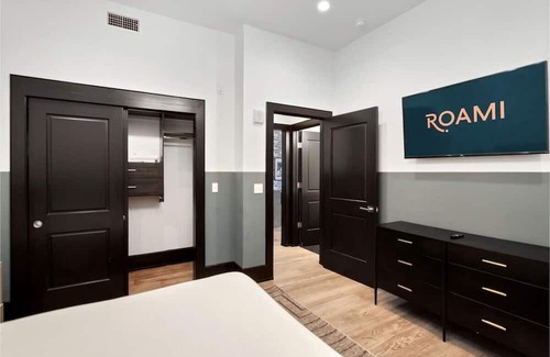 Central Business District Casa | Roami at The Brandywine | Rooftop Pool | 2 Bedroom