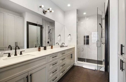 Central Business District Casa | Roami at The Brandywine | Rooftop Pool | 2 Bedroom