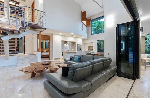 Port Douglas Villa | Flagstaff Pavillion A Lush Subtropical Paradise