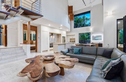 Port Douglas Villa | Flagstaff Pavillion A Lush Subtropical Paradise