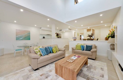 Port Douglas Casa | Fairway Vistas A Group Escape at Mirage Resort