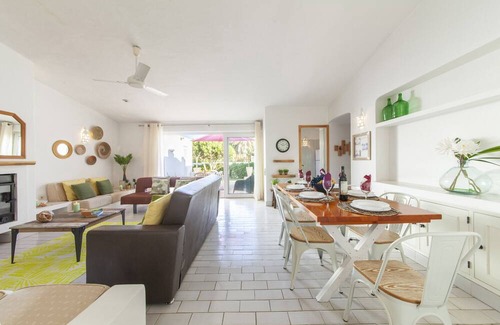 Branqueira Villa | CHARMING, 3 BEDROOM VILLA WITH PRIVATE POOL, BBQ, WIFI AND A/C