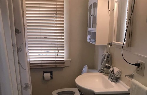 Harrisburg - Hershey Casa | Quaint,furnished, 2 bedroom house, courtyard,1 block to Scenic Susquehanna River