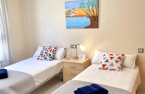 La Pineda Apartamento | MALDIVAS III NEXT TO THE BEACH WITH SWIMMING POOL AND HEATED