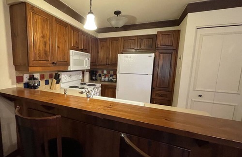Mont-Tremblant Condominio | Lovely on the mountain 1-bedroom with fireplace.
