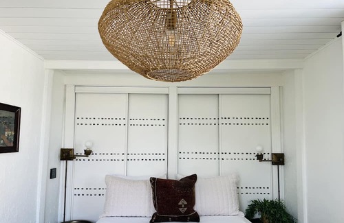 State College Casa | Chill at the Hot Tub, Cuddle by the Fire, Vintage Vibes Casa