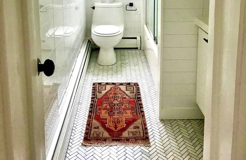 State College Casa | Chill at the Hot Tub, Cuddle by the Fire, Vintage Vibes Casa