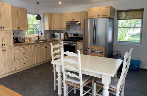 Scugog Cabaña | Big Red Cottage with amazing lakeviews!