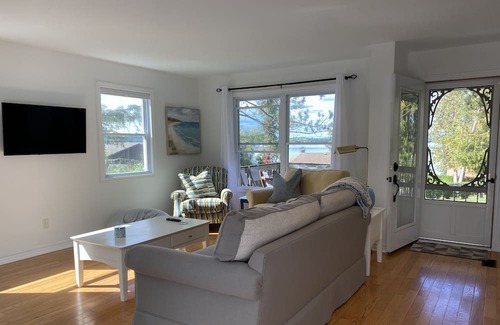 Scugog Cabaña | Big Red Cottage with amazing lakeviews!