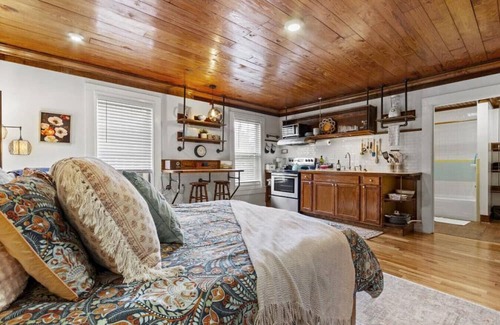 Downtown Apartamento | Eclectic Downtown Studio w/Free Parking