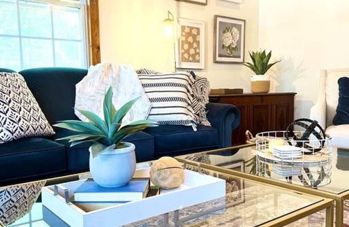 Downtown Apartamento | Spacious Downtown Flat w/ free parking