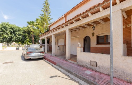 Torredembarra Casa | Wonderful villa for 7 people with pool, WIFI, TV and patio