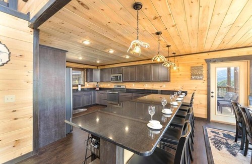 Plano Casa | Above The Rest - 4 Bedrooms, 4.5 Baths, Sleeps 12 4 Home by RedAwning