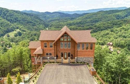 Plano Casa | Above The Rest - 4 Bedrooms, 4.5 Baths, Sleeps 12 4 Home by RedAwning