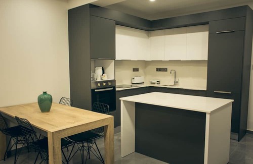 Trikomo Apartamento | Modern and Comfortable Flat with Pool Near Beach