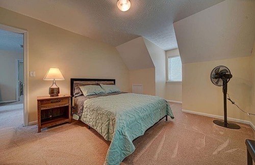Hiawassee Casa | Rolling River Retreat!