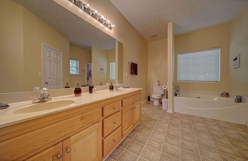 Hiawassee Casa | Rolling River Retreat!