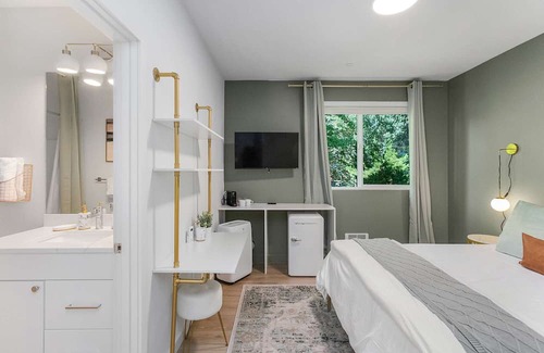 Minor Casa | Kurt's Sweet Suite - 84 Walkscore!!