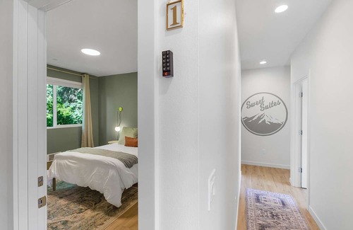 Minor Casa | Kurt's Sweet Suite - 84 Walkscore!!