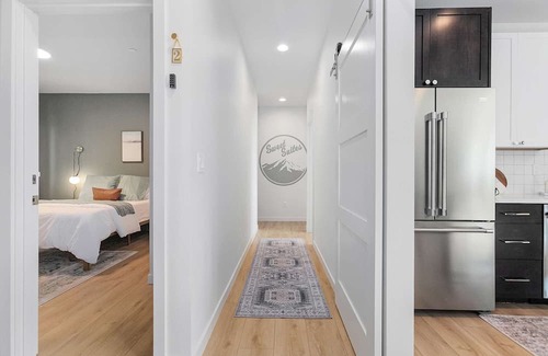 Minor Casa | Kurt's Sweet Suite - 84 Walkscore!!