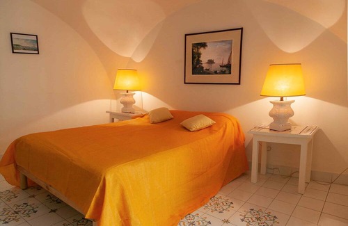 Chiaia Apartamento | Vrbo Property