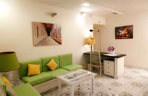 Chiaia Apartamento | Vrbo Property