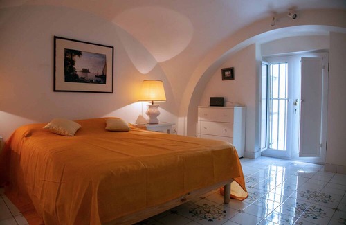 Chiaia Apartamento | Vrbo Property