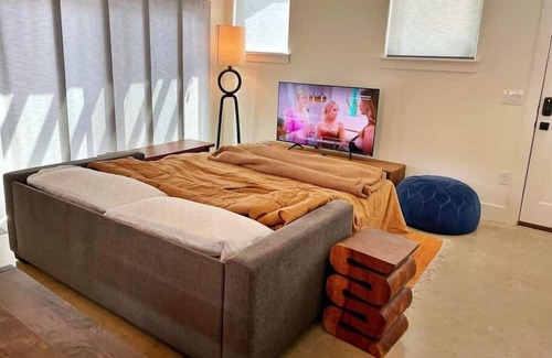 Govalle Casa | Cute Home in Trendy East Austin with Private Yard