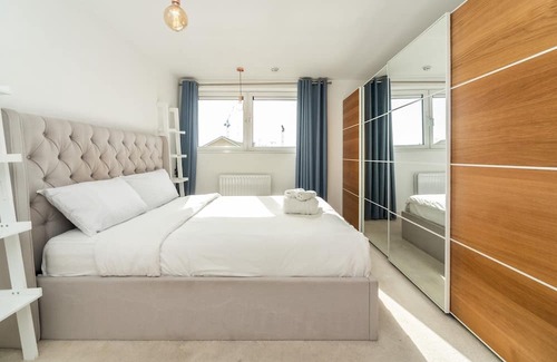 Glyndon Apartamento | Pass the Keys | Modern and Scenic 2 Bed 2 Bath Flat With River Views