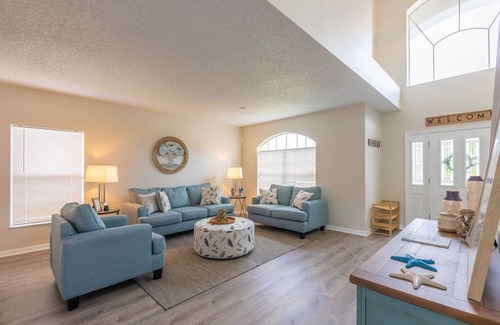 Poinciana Casa | Getaway & Comfy House w/ Pool!