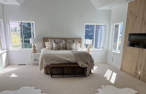 Reno Casa | Luxury short term corporate, travel nurse, executive home 30 day minimum.