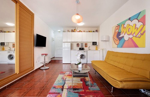 Centro de Torremolinos Apartamento | Studio Apartment "Lahola" with Private Terrace & Wi-Fi