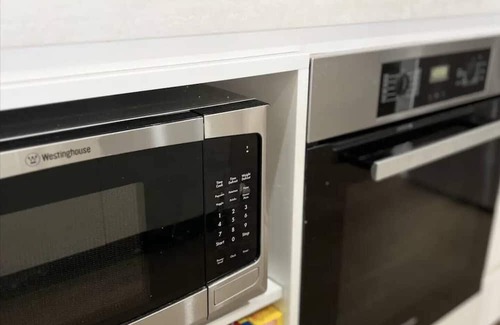 Kogarah Apartamento | Modern & Bright~ Walk to Beach ~ Balcony ~ Parking