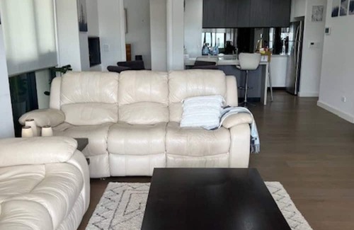 Kogarah Apartamento | Modern & Bright~ Walk to Beach ~ Balcony ~ Parking