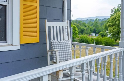 Shenandoah Casa | Yellow Shutter Farmhouse Oasis