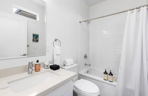 Capitol Hill Apartamento | The Golden Lion Sweet Suite