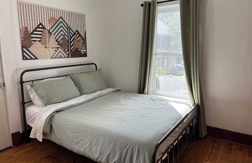 Duxbury Apartamento | Fall Special. New to Market giving a great deal. Heart of Waterbury.