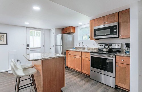 Jefferson Park Avenue Apartamento | Cavalier Cocoon: Studio + Walk to uva Grounds