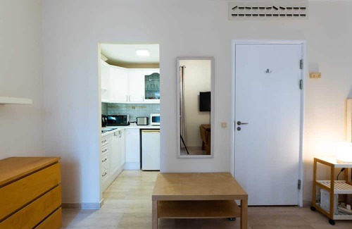 Gibraltar Apartamento | Eutotowers Suite-hosted by Sweetstay