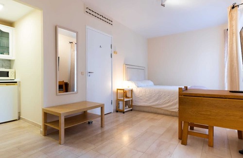 Gibraltar Apartamento | Eutotowers Suite-hosted by Sweetstay