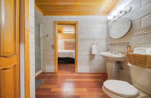 Westchester Casa | Gated Miami pool house