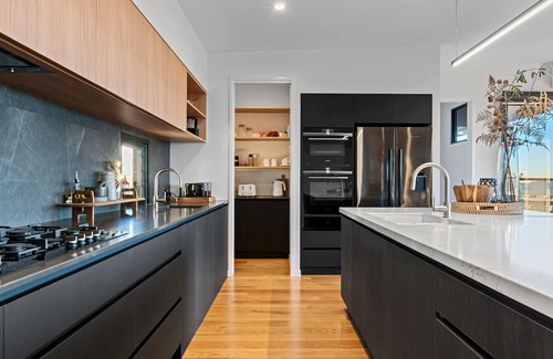 Booroobin Cabina | The Ridge at Maleny - The Deluxe Residence