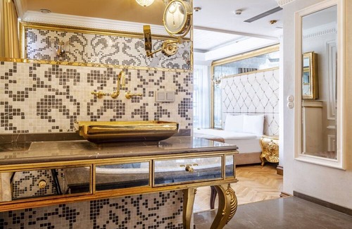 Beylerbeyi Casa | Studio w Garden in Historic Mansion in Beylerbeyi