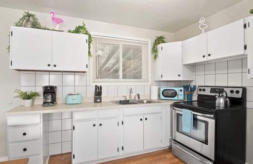 Dupont Casa | The Flamingo Inn, Denver - Pet Friendly Retro Home