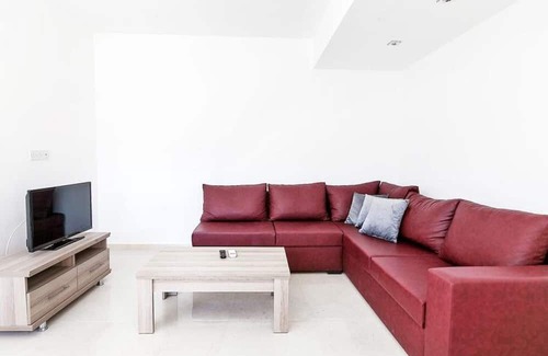 Zeytinlik Apartamento | Flat w Pool and Balcony 4 min to Beach in Kyrenia