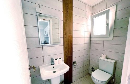 Zeytinlik Apartamento | Flat w View, Pool, Balcony Near Beach in Kyrenia