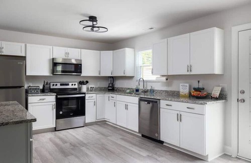 High Point Casa | Gorgeous 4BR *Brand New Home* 4min to Market & HPU