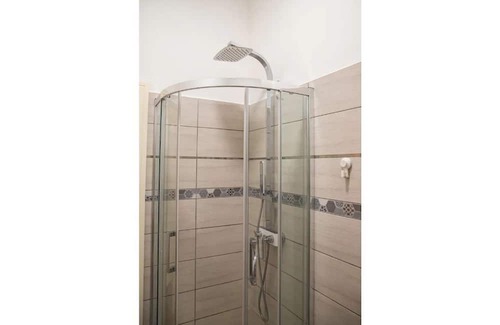 Krisztinavaros Apartamento | cozy standard apartment with king size bed room 02